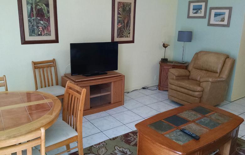 112 Living Room w/ Recliner